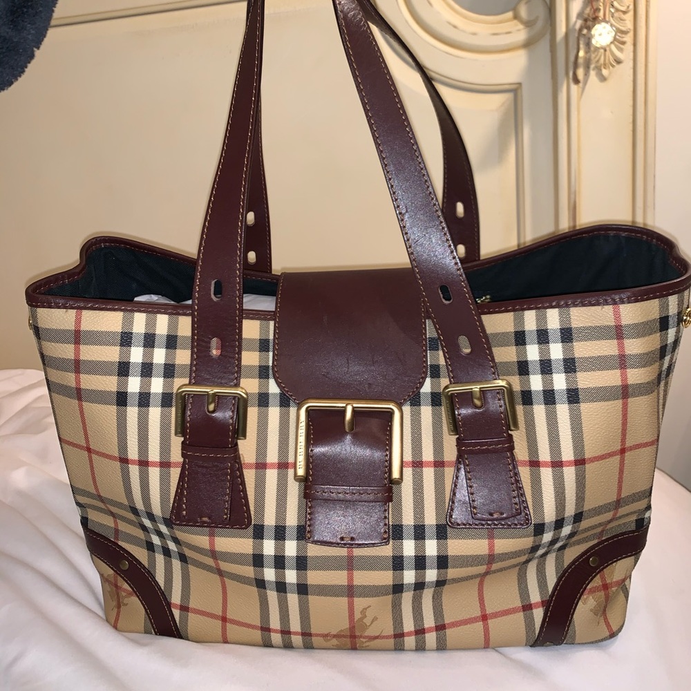 Burberry Medium Tote with buckle